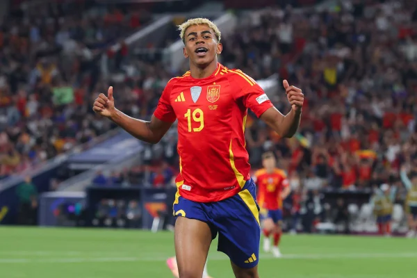 Espanha faz 5 x 4 na França e enfrenta Portugal na final da Nations