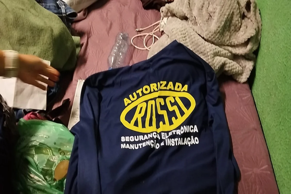 Quando os moradores entravam em contato, os suspeitos compareciam rapidamente ao endereço, geralmente uniformizados e com ferramentas. Quando os moradores entravam em contato, os suspeitos compareciam rapidamente ao endereço, geralmente uniformizados e com ferramentas.