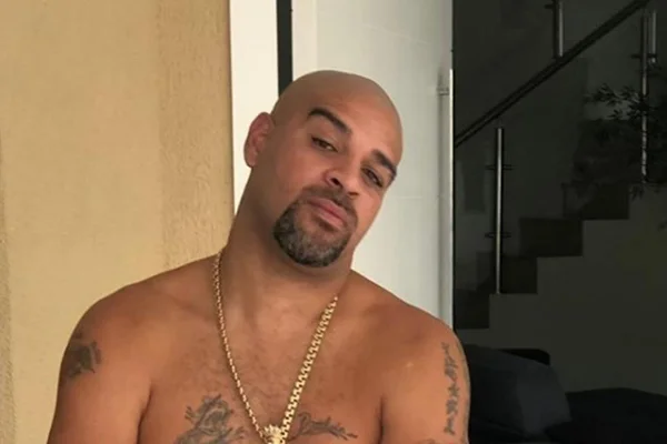 Soltinho na pista: Adriano Imperador avisa que está solteiro