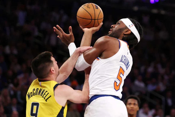 Imagem colorida da partida entre Knicks e Pacers - Metrópoles