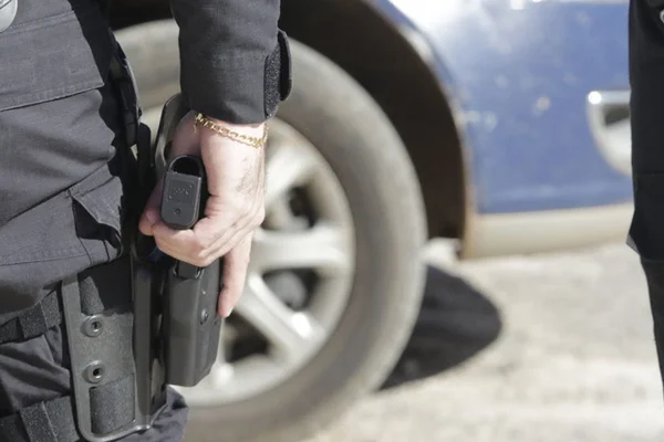 GDF recolherá armas de policiais acusados de violência contra a mulher