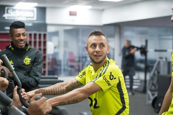 Flamengo se movimenta para ampliar vínculo de Rafinha