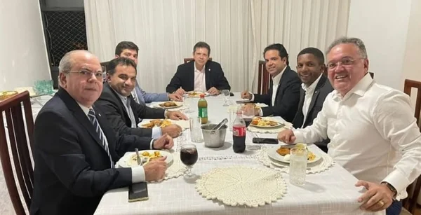 Em jantar, deputado flagrado pela PF diz que não desistirá de eleição