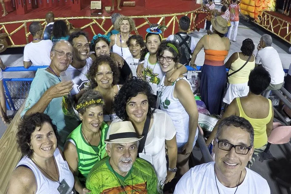 Ao lado da família e amigos, Rachel assistiu o Carnaval no Sambódromo em 2015 Ao lado da família e amigos, Rachel assistiu o Carnaval no Sambódromo em 2015