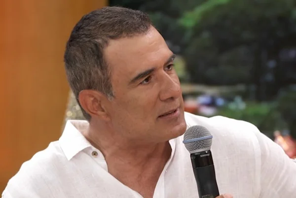 Ator Marcos Pasquim revela planos de casamento e exalta monogamia