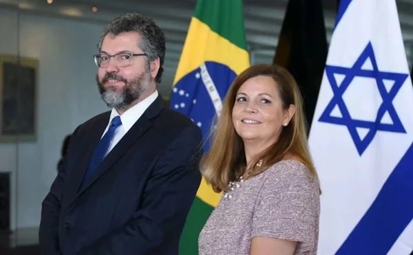 Ernesto Araújo ao lado da diplomata Maria Eduarda de Seixas Corrêa