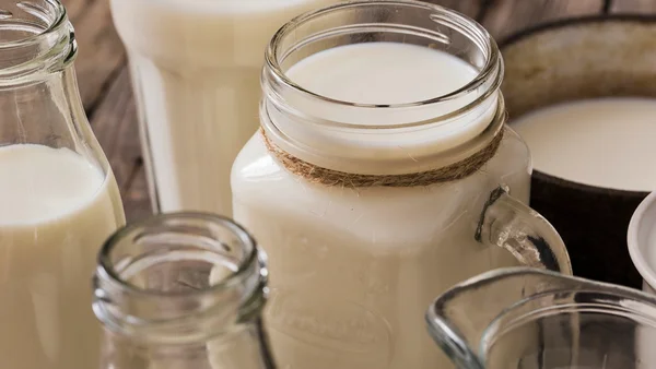 O leite não deve ser consumido cru, sem pasteurização