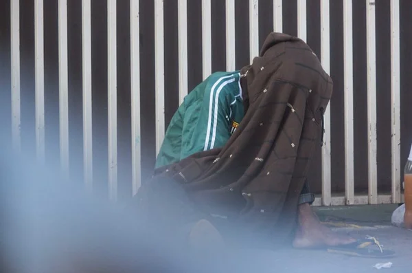 BR-060: mulher é flagrada com 7kg de crack na bagagem