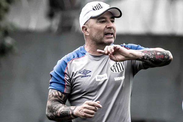 Luan Peres revela perfeccionismo de Sampaoli: “Sempre um defeito”