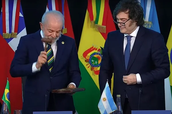 Imagem colorida mostra lual e milei | Metrópoles