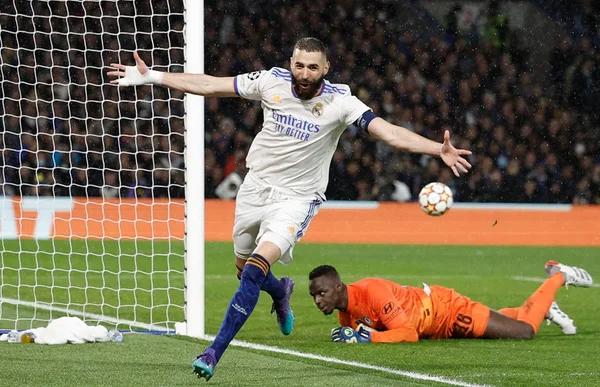 Benzema brilha e marca três vezes na vitória do Real sobre o Chelsea
