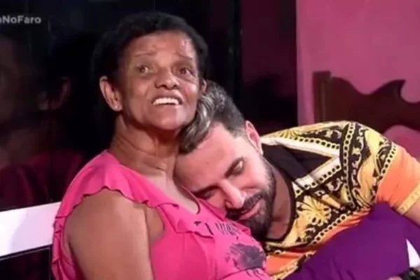 Latino lamenta morte da tia e prima detona: “Um ser desprezível”