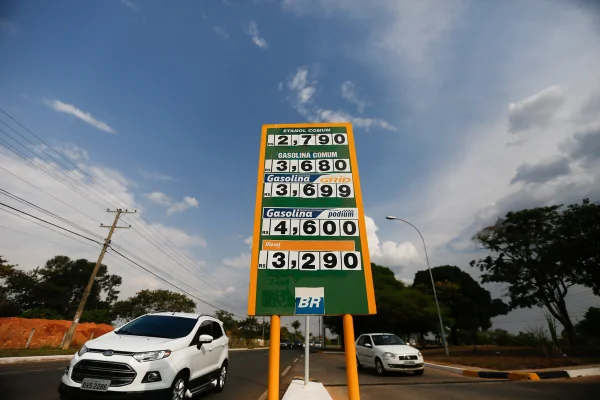 Preço dos combustíveis aumenta de novo no DF