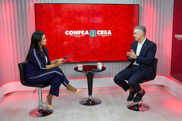 Foto colorida da Vanessa Oliveira com o presidente do Confea Vinicius Marchese - Metrópoles