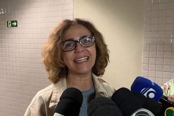 Paraibana que ficou desaparecida na Ucrânia chega a João Pessoa