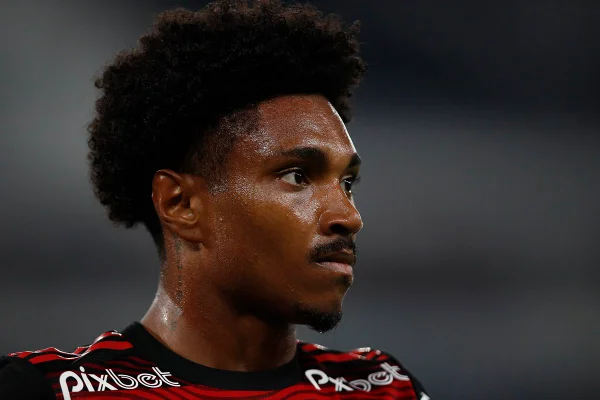 Flamengo e Vitinho não chegam a acordo e jogador deve deixar o clube