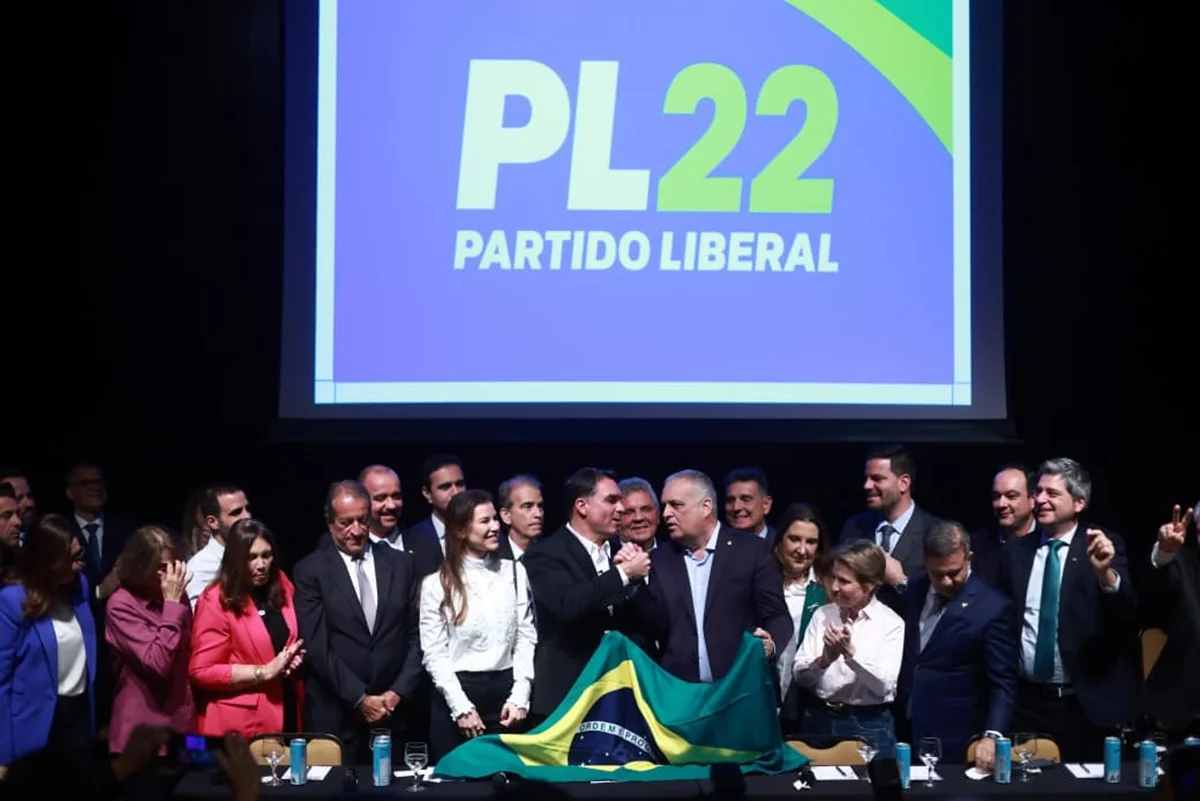 Alfredo Gaspar é confirmado como vice na chapa de Flávio Bolsonaro Alfredo Gaspar é confirmado como vice na chapa de Flávio Bolsonaro