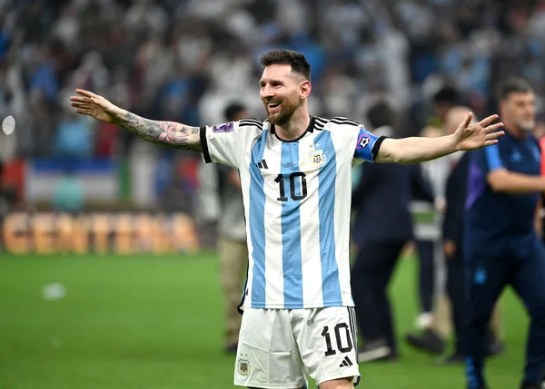Barcelona homenageia Messi pela conquista da Copa do Mundo