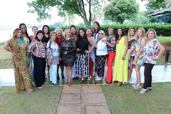 Aliança das Mulheres que Amam Brasília se reúne em almoço solidário