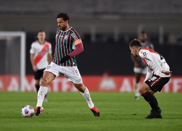 Fred dá show, Flu vence o River na Argentina e avança na Libertadores