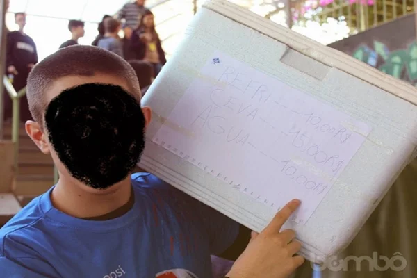 Filho de porteiro dá resposta a alunos de festa “Se nada der certo”