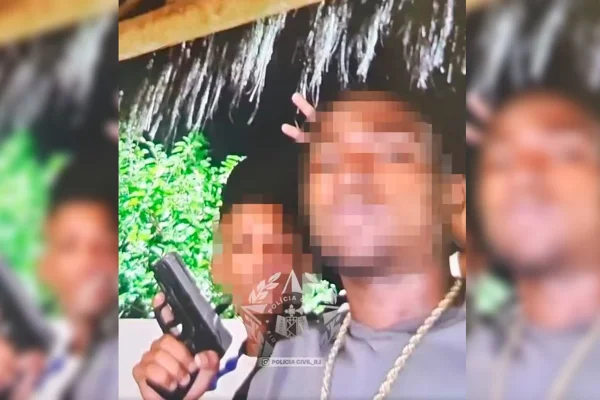Traficante do Comando Vermelho que ostentava armas nas redes sociais é preso no RJ