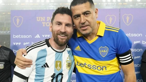Messi se recusou a vestir a camisa do Boca na despedida de Riquelme
