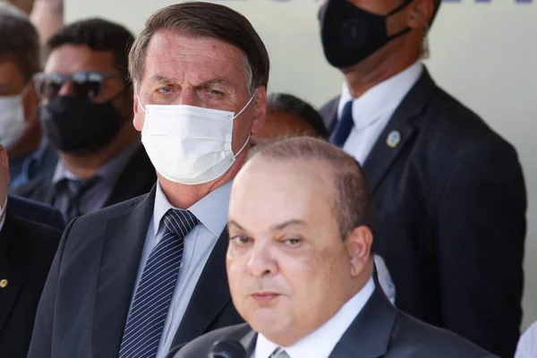 “Não sei como está de saúde. Não visito”, diz Ibaneis sobre Bolsonaro