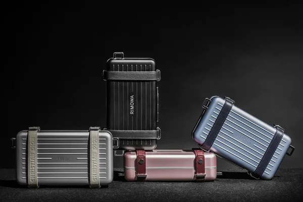 Apresentada em Paris, collab entre Dior e Rimowa chega às lojas