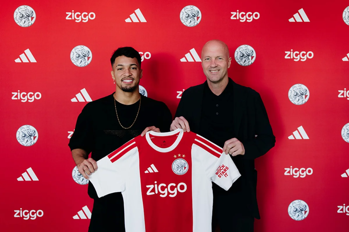 Marcos Leonardo é o novo reforço do Ajax. Marcos Leonardo é o novo reforço do Ajax.