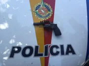 Vídeo mostra "fantasma" empurrando carrinho de bebê escada abaixo