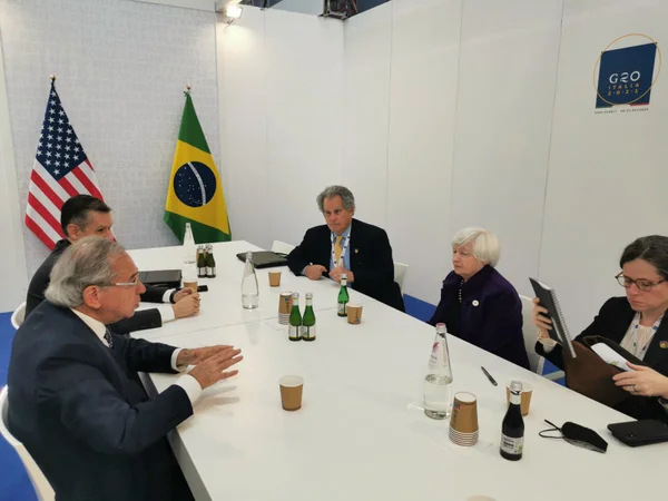 Guedes pede a secretária de Biden apoio à entrada do Brasil na OCDE