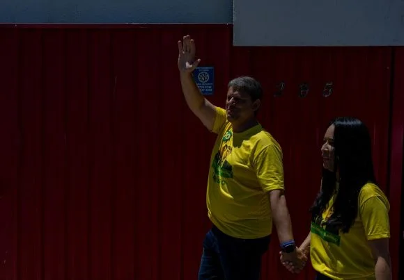 Tarcísio vai descansar com a família em Miami antes de fazer transição