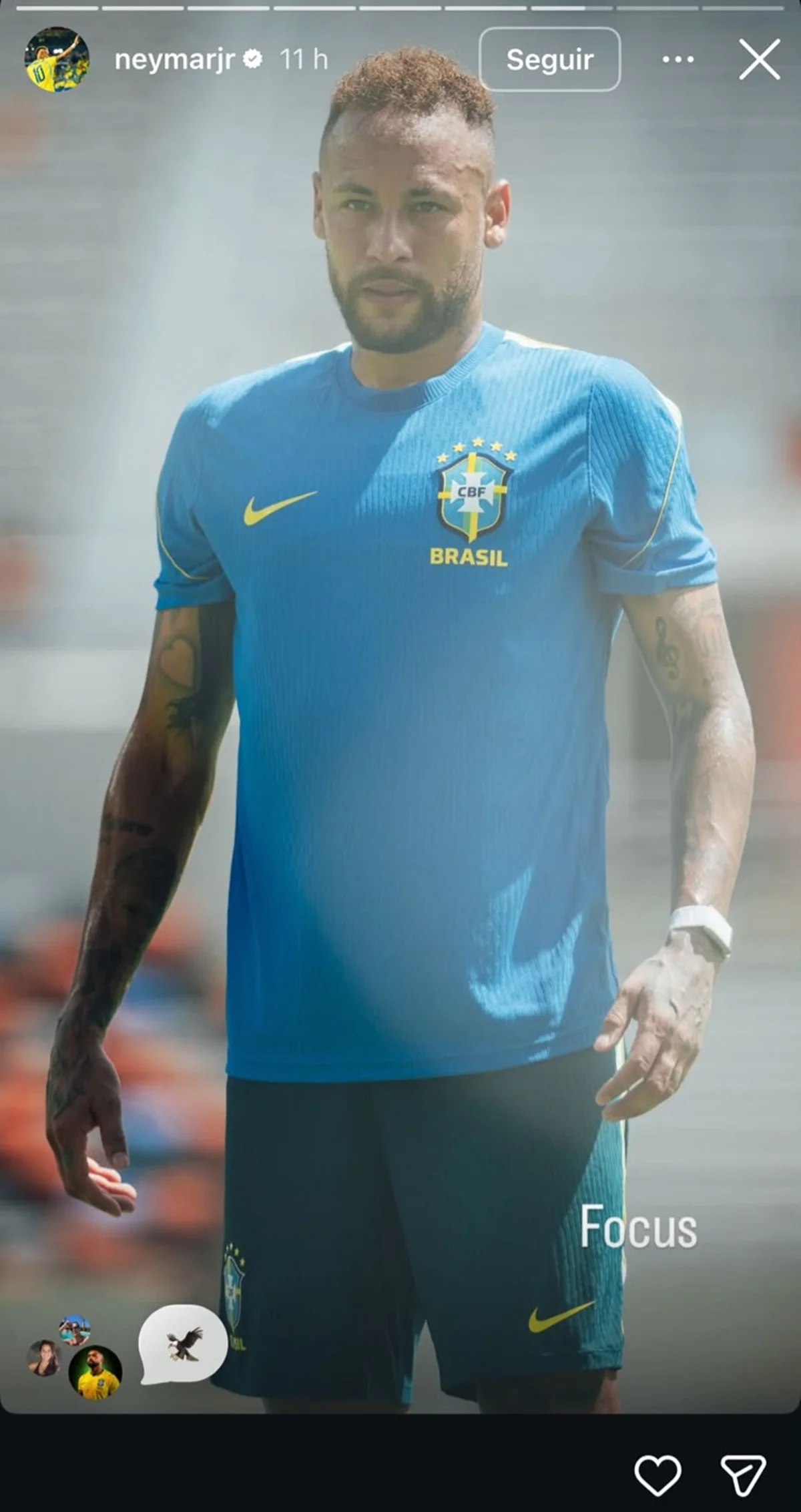 Neymar é clicado durante treinamento