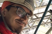 Gustavo também trabalhava na montagem de palcos Gustavo também trabalhava na montagem de palcos