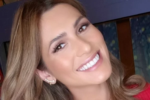 Lívia Andrade usa look transparente e fãs surtam: “Mulherão”