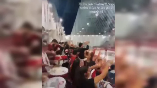 Prefeito pune com multa e expulsão canto preconceituoso de estudantes