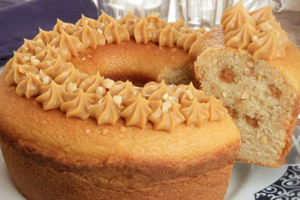 bolo de doce de leite com amendoim