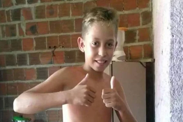 Mãe de Mizael, morto por policiais, diz que inquérito da PM é “uma farsa”