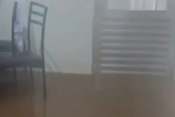 Mulher entra em desespero após ter casa alagada pela 2ª vez em 17 dias - Metrópoles