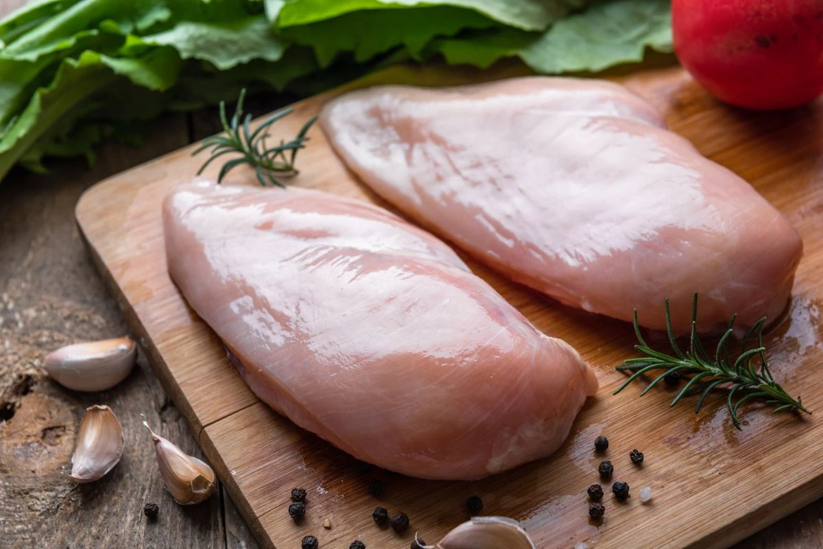Pode comer frango na Sexta-feira Santa? Entenda o que diz a tradição