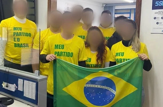 Empresa de bolsonarista obriga funcionários a usar camisa pró-governo