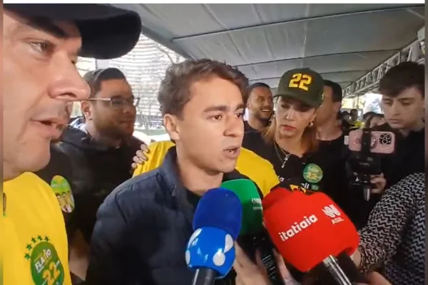 “Isso aqui não é campanha. É para tirar Moraes”, diz Nikolas em ato, em BH