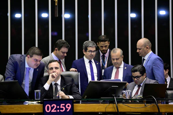 imagem colorida mostra votação da LDO em sessão do Congresso Nacional - Metrópoles