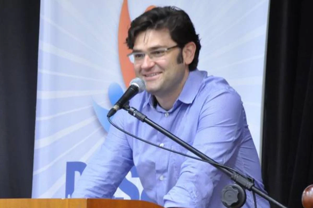 Dificuldade na Formação de Equipe Trava 'Sim' de Duda Lima à Campanha de Flávio Bolsonaro