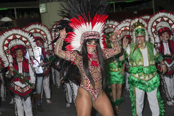 Carnaval 2018. Confira imagens do primeiro dia de desfiles em SP