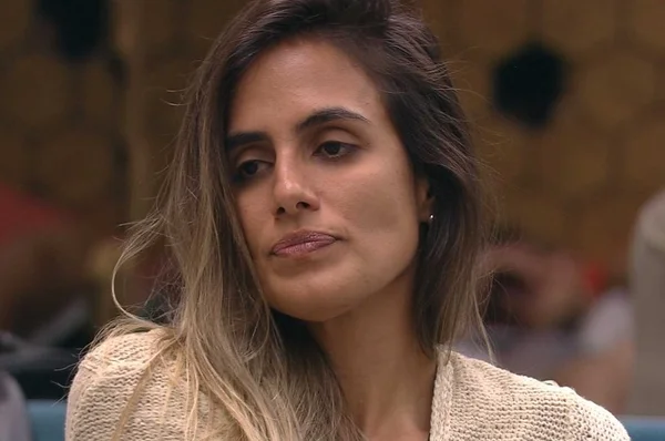 Ex-BBB exibe boa forma de biquíni: “Eu gosto de suar…”