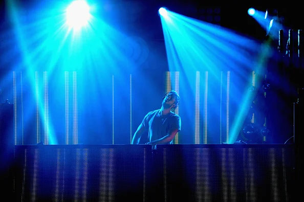 Crítica: Calvin Harris dispensa EDM e surpreende em “Funk Wav Bounce” - imagem 1 Crítica: Calvin Harris dispensa EDM e surpreende em “Funk Wav Bounce” - imagem 1