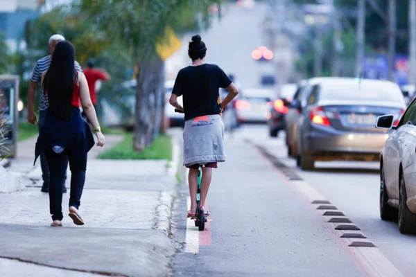 DF: usuários poderão levar patinetes elétricos no metrô
