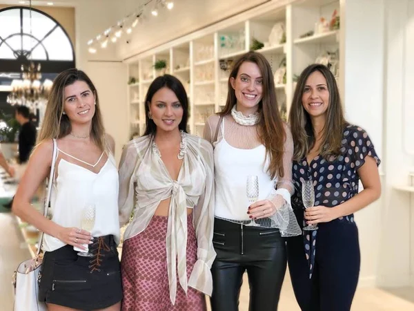 Amanda Guerra oferece brunch e divide dicas de como receber em casa